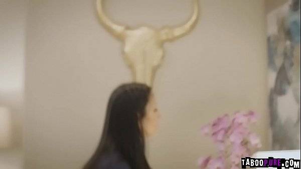 Alina is planning to revenge her mom Reagan who abandoned her