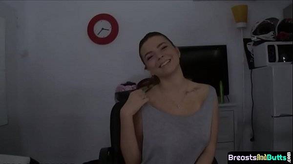 Deepthroating milf gets her cunt slammed