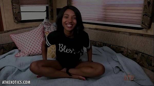 Alexis Avery fingers her juicy pussy